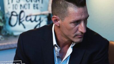 Hunk therapist seduces his patient and they fuck each other