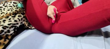 Hot girl&#039;s masturbation smears her pants with her dildo!