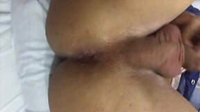 Fisting colocando a mÃo no cu da safada