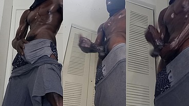 Mr spanxalot is a Hot guy that talks dirty, let me pound that pretty tight ass!