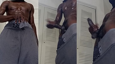 Mr spanxalot is a Hot guy that talks dirty, let me pound that pretty tight ass!