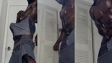 Mr spanxalot is a Hot guy that talks dirty, let me pound that pretty tight ass!