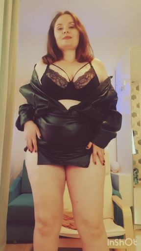 I Tease, Showing My Curvaceous Forms