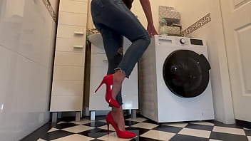 Desperate Wetting my Jeans and in my sexy Red HighHeels and play with