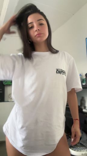 Teen exposes her juicy tits on OnlyFans