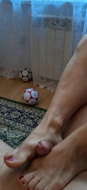 Polish MILF Footjob