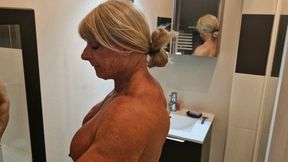 Lazy sunday body shower