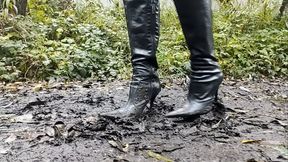 ANIA - Black leather high-heeled boots and a muddy walk.