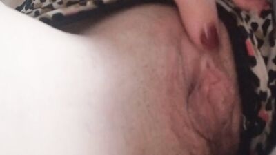 Vends-ta-culotte - Horny amateur MILF fingering her pussy in extrem closeup