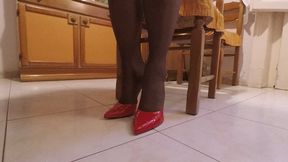 *** custom video *** Waiting friends for a cup of tea in red patent high heel stilettos pointed toe sabots with dark nylons stockings (MP4) 1080 Full HD