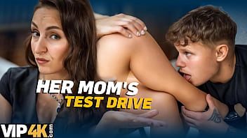 VIP4K. Her mommy&#039_s pussy is the best in the world