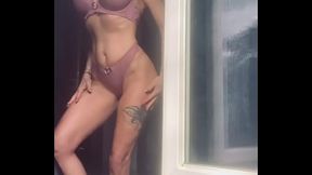 Imagine que tu es le voisin d en face ... Que j ai laiss&eacute_ mes rideaux ouverts ...