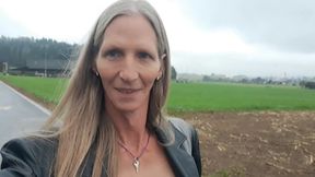 Pissing nacked in Public