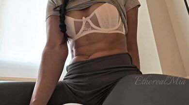Big butt cutie in gym leggings grinds her pussy raw with white ankle socks