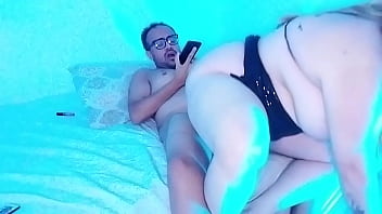 Dirty blonde Vivi Guedez is a real temptation of a wife and when she'_s really on fire in that pink and grilled pussy of hers, she doesn'_t rest until she gets it.