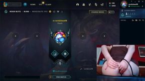 Inflatable Toy Challenge #2: Gaming with Luna - A Fun Twist on League of Legends!