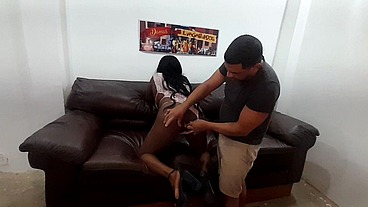 Grávida de 08 meses resolveu fuder com amigos do marido.