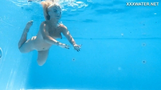 Underwater Temptation: Lisi Kitty Lures in the Producer