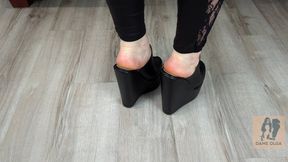 (625) Shoe Collection: Shoeplay and Shoe Tapping in Wedge Clogs - Dame Olga (720p)