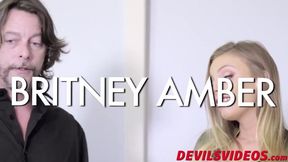 Britney Amber's hairy ass gets slammed by experienced guy in bed