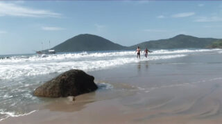 Gutter tilber en stor BBC med munnsex, og tar deretter stor pikk uten kondom til de får sædsprut