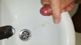 Check out this amateur guy's solo play with a cumshot in Homosapien 20170424_000955!