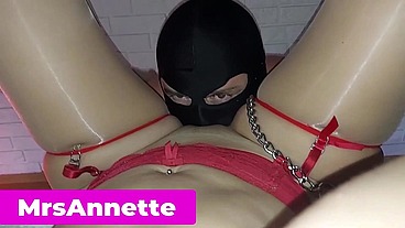 FEMALE DOMINATION. LICK MY PUSSY AND FEET. A GUY IN A CHAITY BELT SERVES THE MISTRESS