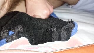 Twunk jizzing a monstrous explosion onto some sports socks after gym