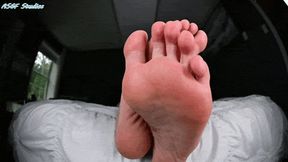 Brunette sole inspection! - MP4