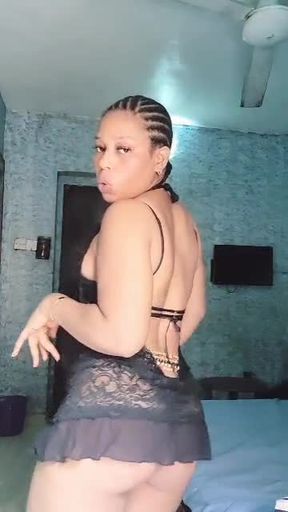 Hot Girl Flashes Her Sexy Ass on Camera - A Must-See Moment!