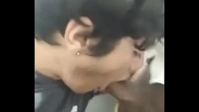 mamando o gostoso no banheiro