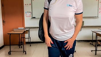 VAZOU SEXO NA ESCOLA ALUNA E PROFESSOR NO RIO DE JANEIRO E PROFESSOR FOI DEMITIDO