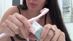 I brush my teeth and blow bubbles 2cc