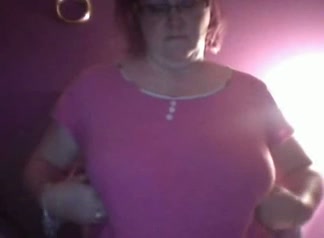 Webcam solo with a chubby old whore toying her hairy cunt