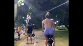 Eu fico impressionada com a cara dos homens que cruzam comigo na ciclovia, eu n&atilde_o paro de rir e flertar rsrs s&atilde_o uns olh...