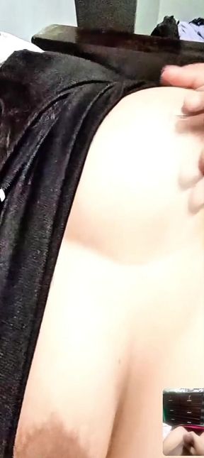 Hot Video Call with a Chubby Big Ass Girl Who Puts a Carrot in Her Pussy