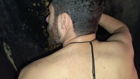 Fodendo na cabine do buraco da gl&oacute_ria, um enorme pau preto de 24cm.