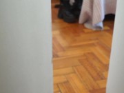 Mi hermanastra me espía mientras me baño y me engaña para enviarle nudes! OMG