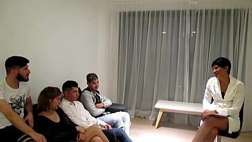 ORGIA FAMILIAR EN EL CONSULTORIO DE MI HERMANASTRA
