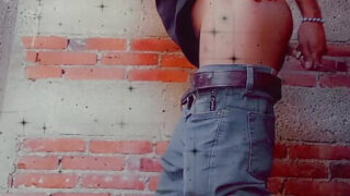 Những cậu thiếu niên dâm dục nơi công cộng: thủ dâm bằng dương vật giả biến thành hành động quan hệ tình dục qua hậu môn trần trụi