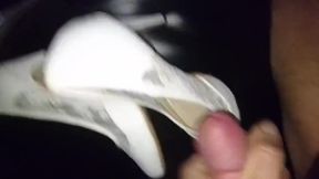 Rebeu se branle sur les talons de ses soeurs bon soumis