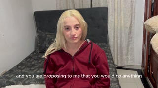 RUBIA DE 18 AÑOS HACE LO QUE SEA PARA PODER SALIR CON SU NOVIO