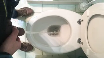 Hairy mature Italian grandpa pissing in bathroom tub