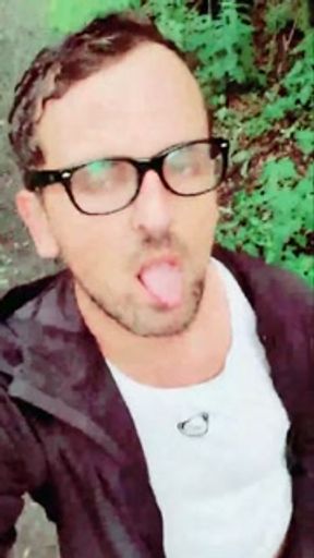 Slutboyben CAM4 ExpozzeD Next To HIGHway