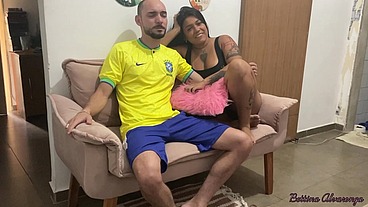 Não deixei meu namorado terminar de assistir o jogo