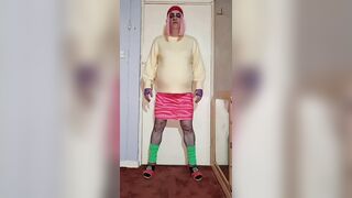 Watch this sissy crossdresser film himself peeing and swallowing while getting fed with piss