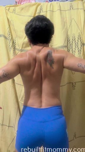 I wish I could pose like this in the gym