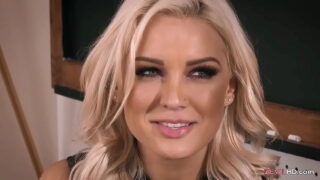 A Kenzie Taylor le follan el culo sin descanso hasta un clímax estremecedor