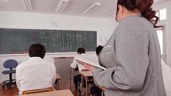 A student who has an immoral relationship has come to seek a relationship even in the school. A dangerous act that ends the teacher's life if it is discovered. Reiko tries to resist, but there is no way she can resist the strength of the young man wh