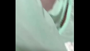 美容師內褲故意曬在浴室,都給客人欣賞打手槍